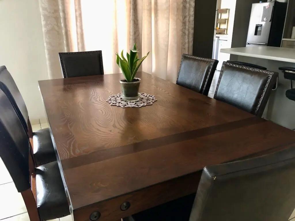 decluttered dinning room